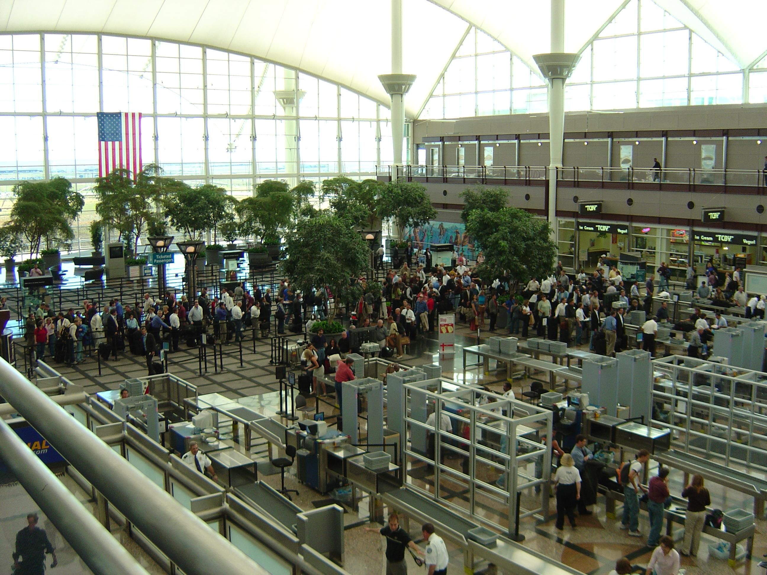 Lawmakers Get Airport Fast Passes While You Wait in TSA Lines